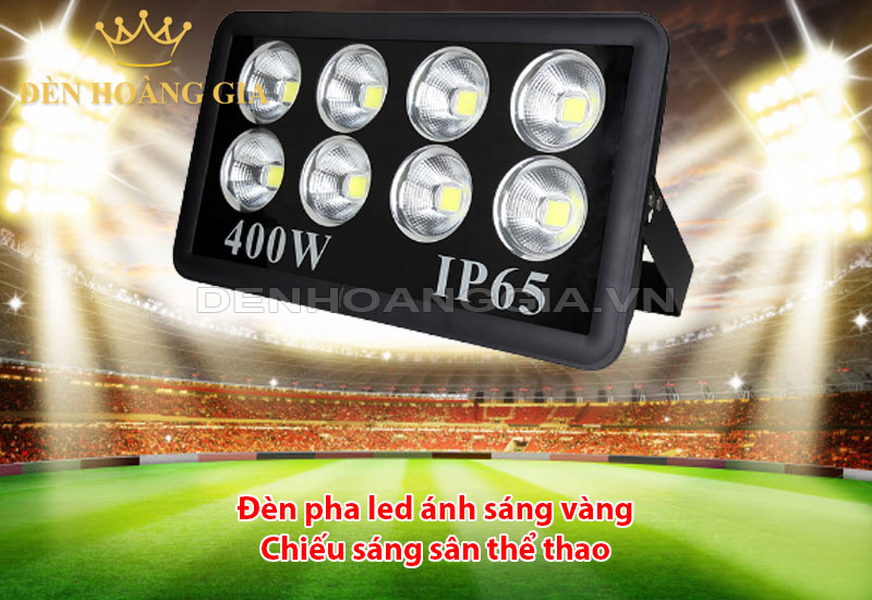 den-pha-led-anh-sang-vang-chieu-sang-san-the-thao