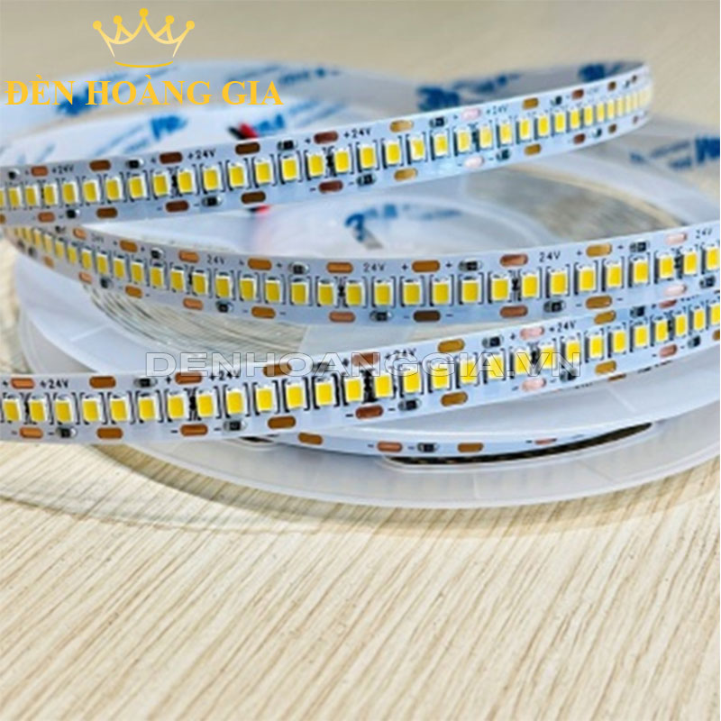 Đèn led dây dán 2835 V7 240Led