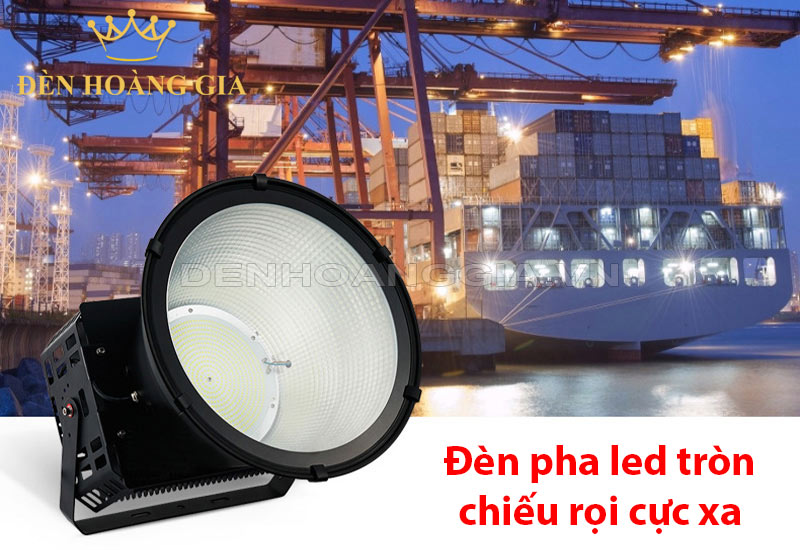 den-pha-led-tron-chieu-roi-cuc-xa