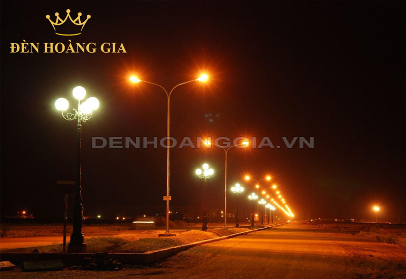 den-cao-ap-chieu-sang-duong-pho