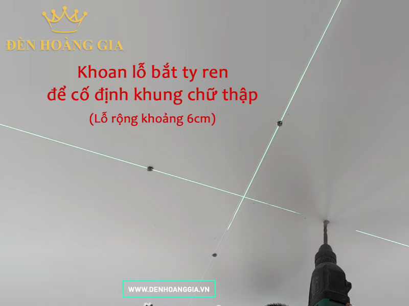Khoan lỗ bắt ty ren lên trần thạch cao