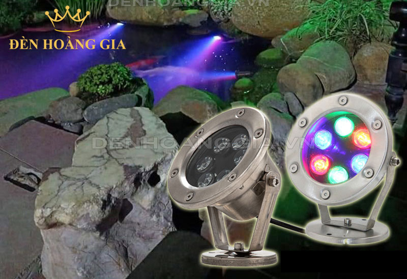 trang-tri-goc-san-vuon-bang-den-led-am-nuoc