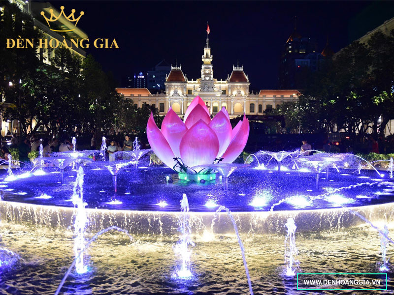 Đèn chiếu sáng giúp đài phun nước trở lên ấn tượng hơn