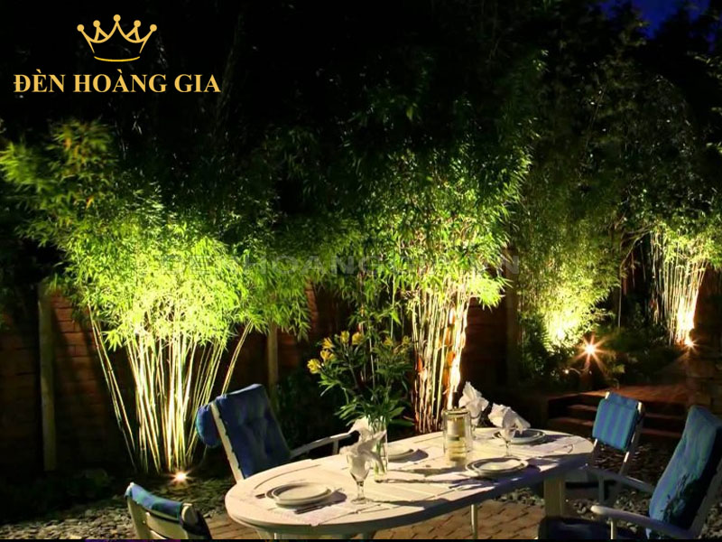 Lắp đặt đèn rọi từ dưới lên