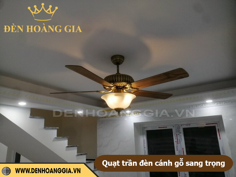 Quạt trần đèn cánh gỗ sang trọng