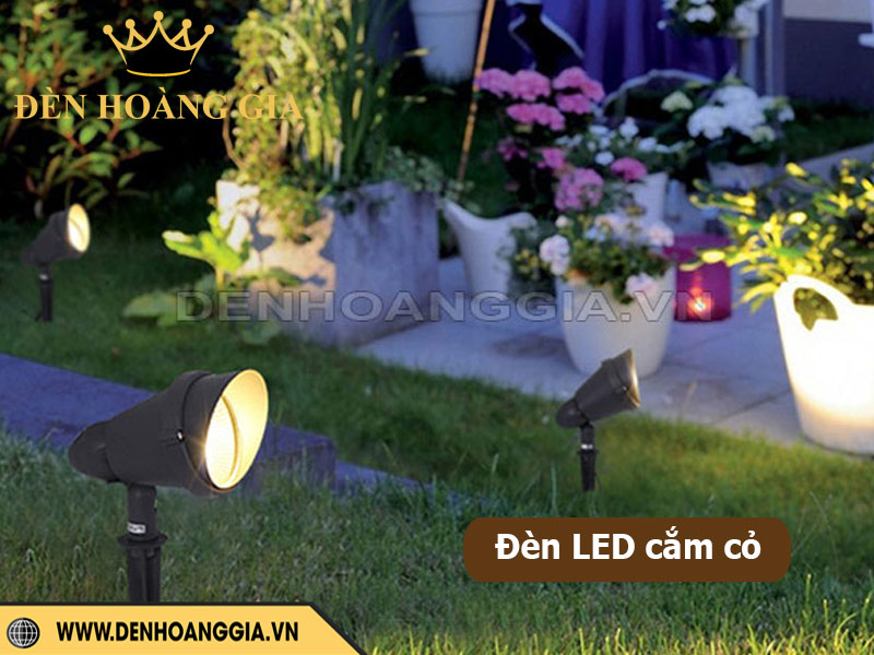 Không gian nhà đẹp với đèn LED cắm cỏ