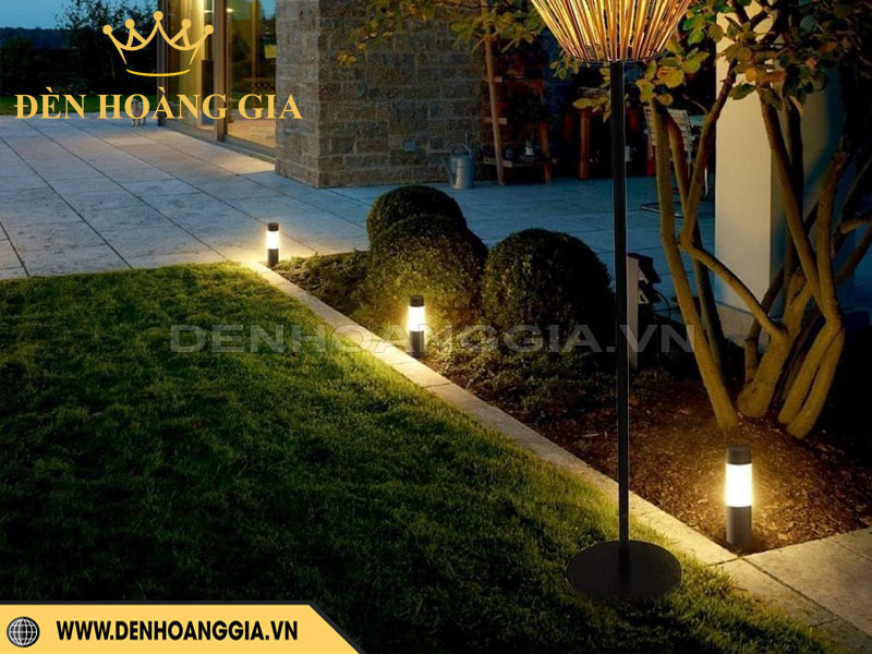 Đèn trụ led chiếu sáng hai lối đi sân vườn