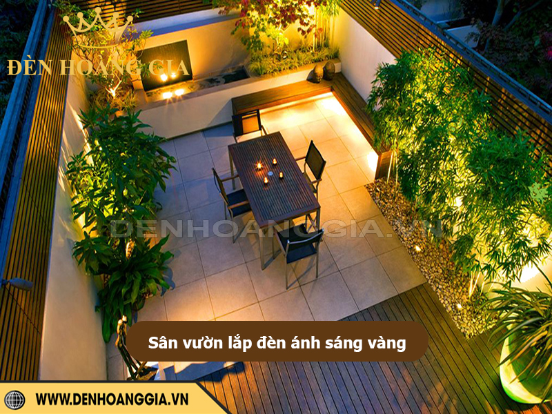 Sân vườn lắp ánh sáng vàng