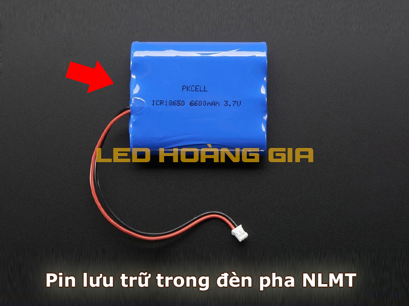 Pin lưu trữ trong đèn pha NLMT